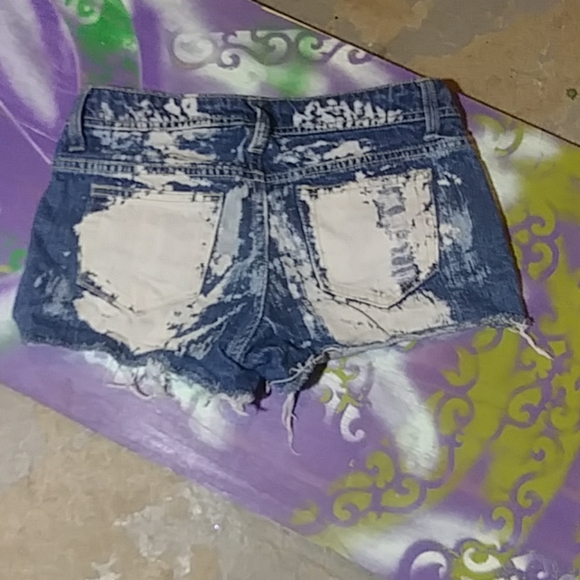 mudd jean shorts. Size 1 - Picture 3 of 3